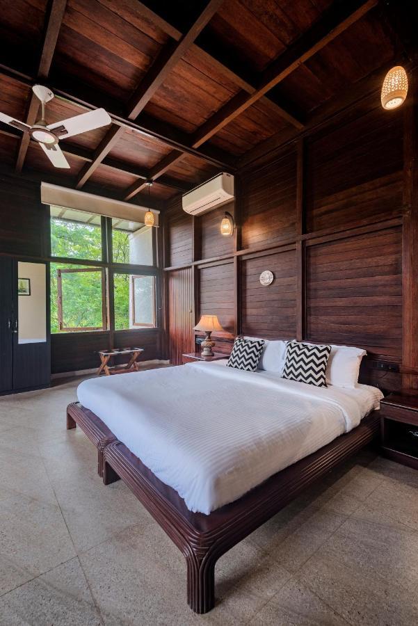 Saffronstays Boulevard Loghouse - A Wooden Chalet Amidst Nature Karli Ngoại thất bức ảnh